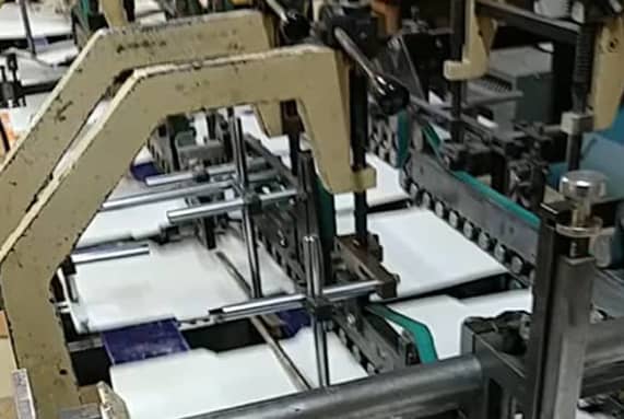 PEGADO LINEAL Y CIERRE AUTOMÁTICO